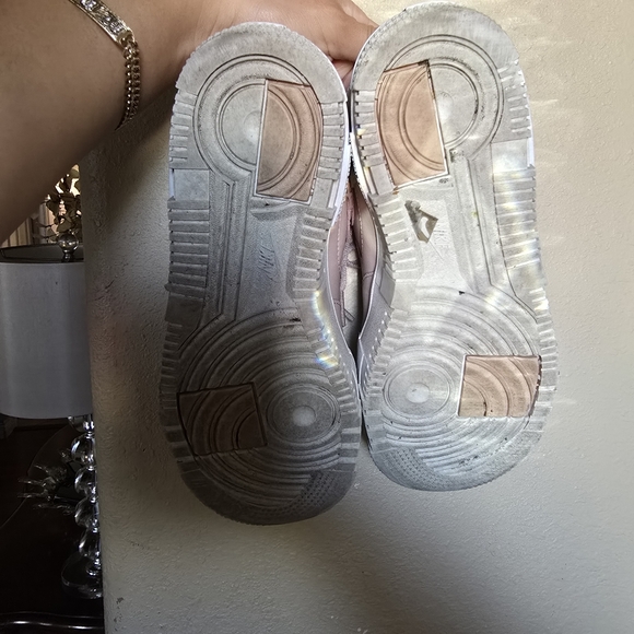 Pink Nikes - Picture 4 of 5